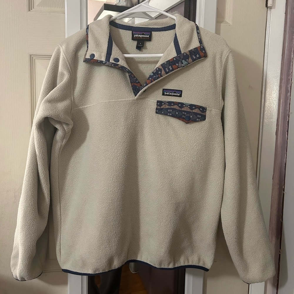 Patagonia Synchilla Cream Fleece with Blue Accents